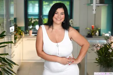 Laura Tithapia – Chubby Czech MILF Sucks and Strokes in a Threesome