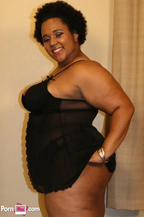 Ebony BBW Stripteases to Show Her Big Ass – photo 3 of 20