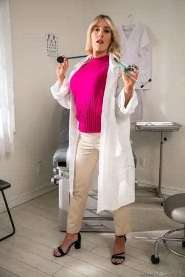 Sarah Taylor – Busty Blonde MILF in Lingerie Sucks and Jerks Doctor to a Mouthful