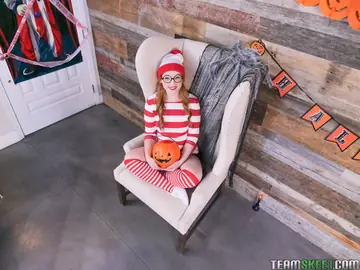 Cleo Clementine – Petite Redhead PAWG Takes a Facial on Her Glasses After Cowgirl