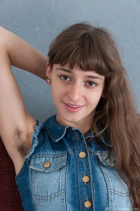 Willow Hayes: Slim Brunette Strips Off Her Panties to Show Her Hairy Bush – photo 4 of 16