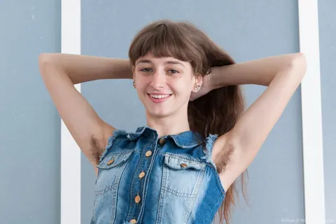 Willow Hayes: Slim Brunette Strips Off Her Panties to Show Her Hairy Bush – photo 3 of 16