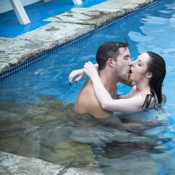 Samantha Bentley – Tall European Woman Kisses and Fucks in a Hotel