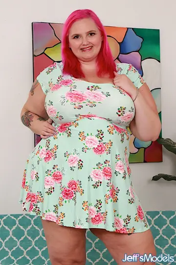 Sara Star – Curvy Redhead MILF Strips Out of Her Skirt and Spreads