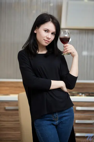 Alla B – Thick Black-Haired Woman Fingers Her Pussy in the Kitchen