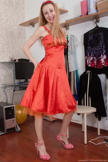Amanda S – Ukrainian Blonde MILF Strips Out of Her Dress to Show Her Hairy Pussy