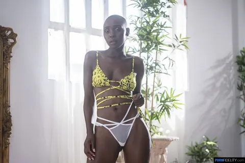 Zaawaadi: Slim Ebony Woman Unveils Shaved Pussy in Group Outdoors – photo 11 of 20