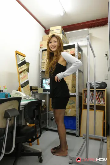 Hibiki Ohtsuki – Slim Japanese Brunette in Pantyhose Gets Gangbanged Anal and Creampied