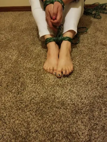PAWG Tied Up in Jeans Spreads Her Legs and Shows Her Feet