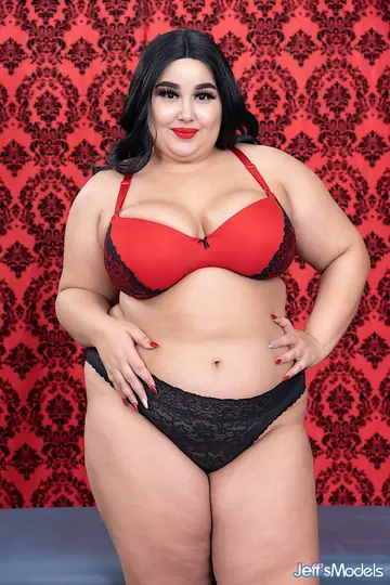 Chloe Klein – Brunette BBW Strips Out of Her Lingerie and Heels to Spread Wide