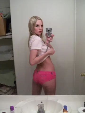 Thick Blonde Amateur Shows Off Her Big Ass in Panties Selfies