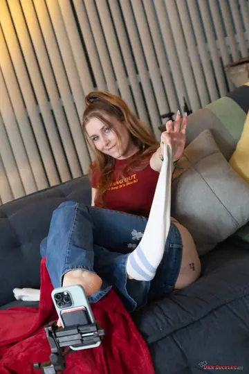 Fiona Sprouts – Thick Blonde in Jeans Strips for POV Blowjob and Sex