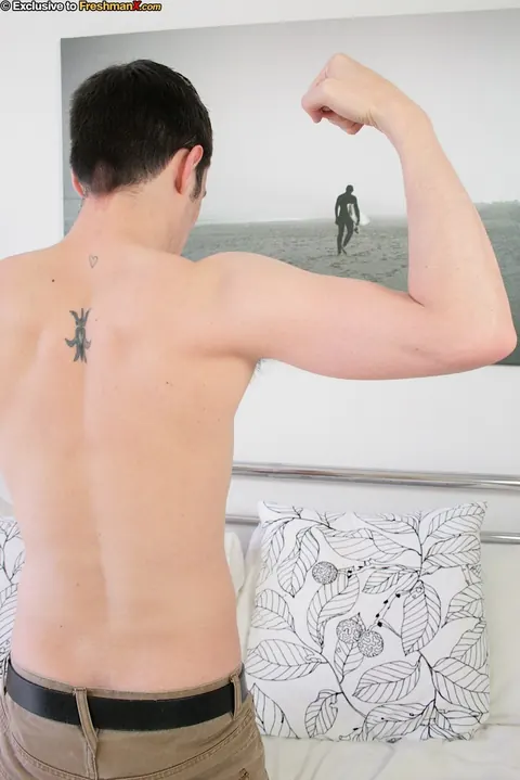 Man Strips Nude and Jerks His Huge Cock – photo 4 of 21