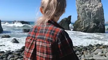 Eva Elfie – Thick Blonde with Big Natural Tits Has Outdoor Sex on the Beach in Jeans