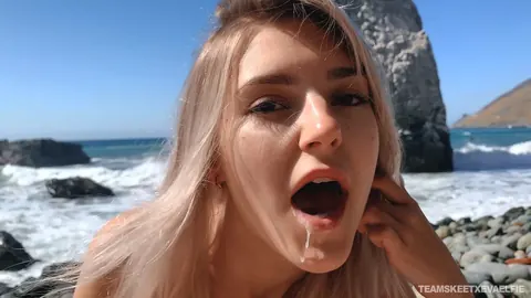 Eva Elfie: Thick Blonde with Big Natural Tits Has Outdoor Sex on the Beach in Jeans – photo 21 of 21