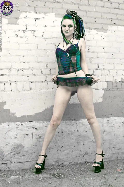 Scar 13: Tattooed Brunette Shows Her Big Tits Against a Brick Wall – photo 14 of 15