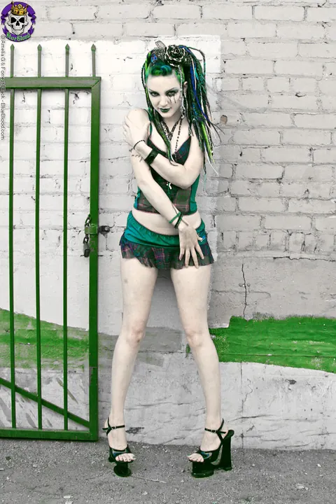 Scar 13: Tattooed Brunette Shows Her Big Tits Against a Brick Wall – photo 12 of 15