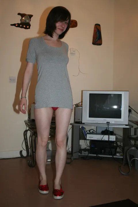 Busty Short-Haired Babe Sucks BBC and Fucks – photo 2 of 21