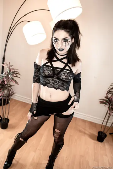 Keira Croft – Thick Brunette in Ripped Stockings Sucks, Fucks and Takes Double Penetration