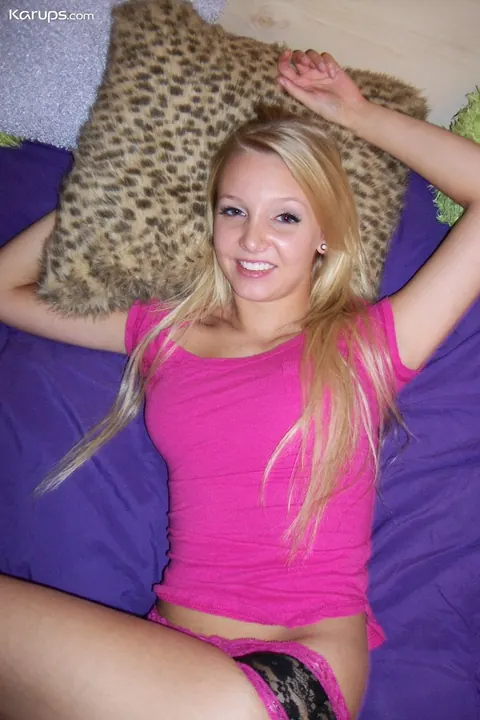 Blonde Removes Her Panties and Shows Her Clit – photo 1 of 21