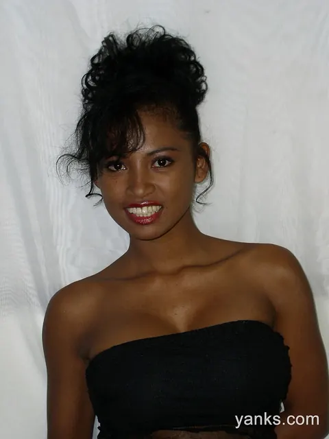 Maia Ginger: Ebony Babe with Big Enhanced Tits Spreads Her Pussy – photo 1 of 16