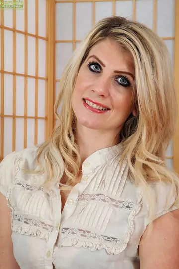 Mature Blonde MILF Spreads Her Shaved Pussy Wide