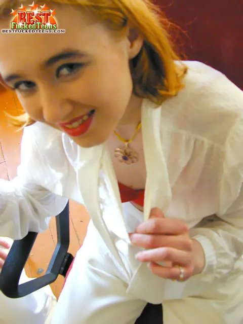Thick Redheads Take a Facial in a Threesome – photo 3 of 20