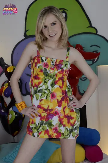 Kelly Klass – Slim Blonde Lifts Her Skirt and Spreads Her Shaved Pussy Standing