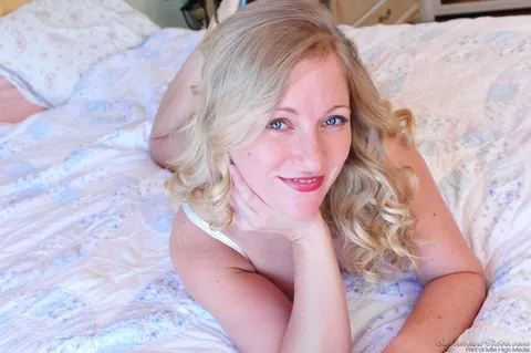 Dia Zerva: Busty Blonde MILF in Lingerie Spreads for Lesbian Sex – photo 7 of 19