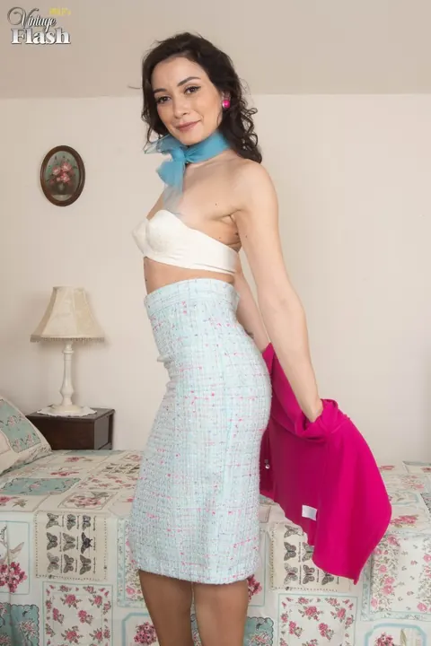 Valentina Bianco: Brunette PAWG Strips Out of Her Lingerie, Heels and Skirt – photo 6 of 16