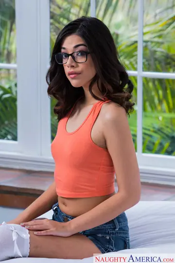 Harmony Wonder – Brunette PAWG Strips Out of Her Shorts and Fingers Herself in Socks