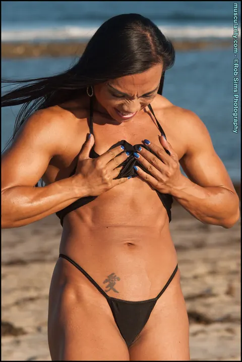 Tram Nguyen: Thick Asian Brunette Flexes in a Bikini on the Beach – photo 6 of 15
