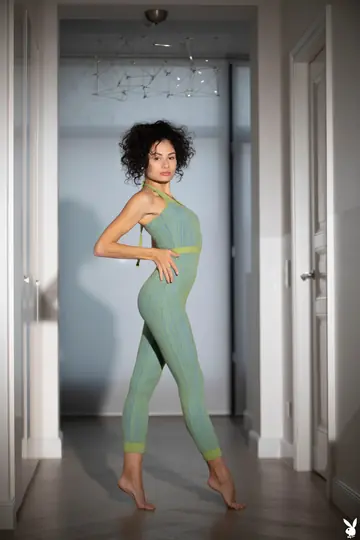 Layla Balan – Tall German Woman Strips and Flaunts Her Curly Hair