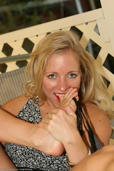 Dia Zerva: Thick Blonde MILF Strips Off Her Panties and Spreads – photo 18 of 21