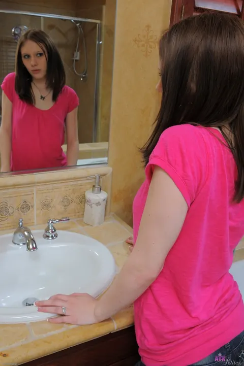 Tyla Tione: Brunette in Jeans Spreads in the Kitchen – photo 1 of 21
