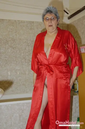 Grey-Haired BBW in the Bathroom Fingers and Toys Her Hairy Pussy