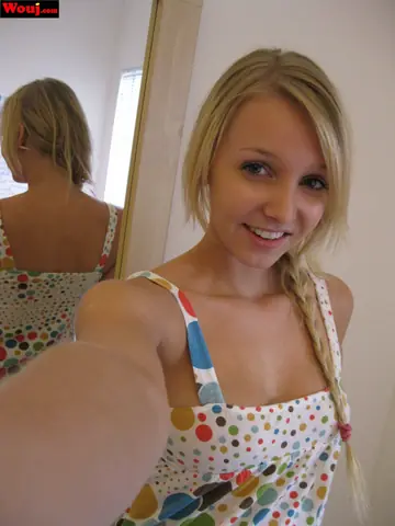 Elle Blue – Blonde Amateur in Panties Takes Selfies with Her Phone