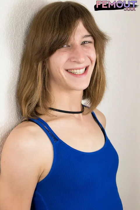 Trans Woman Strips Slowly and Poses Nude – photo 1 of 16