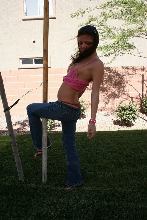 Kate Crush: Brunette Amateur in Jeans Pulls Off Her Top Outdoors – photo 18 of 21