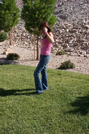 Kate Crush – Brunette Amateur in Jeans Pulls Off Her Top Outdoors