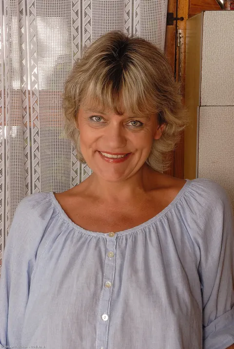 Sherry D: Busty Blonde MILF with Short Hair Opens Her Trimmed Pussy Close-Up – photo 4 of 21