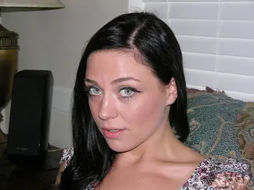 Anna Oksana – PAWG Brunette in Shorts Gives a Handjob in the Kitchen