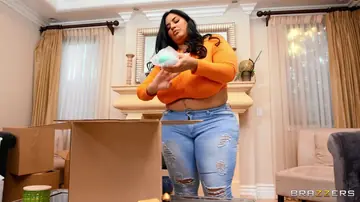 Sofia Rose – Tattooed Brunette BBW in Jeans Takes Anal from a Delivery Guy