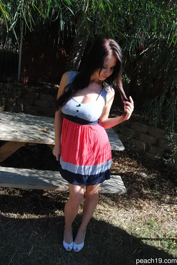 Chrissy Marie – European Brunette PAWG Spreads Her Pussy Outdoors