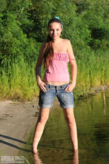 Woman Strips Off Her Denim Shorts and Spreads Her Shaved Pussy on the Beach