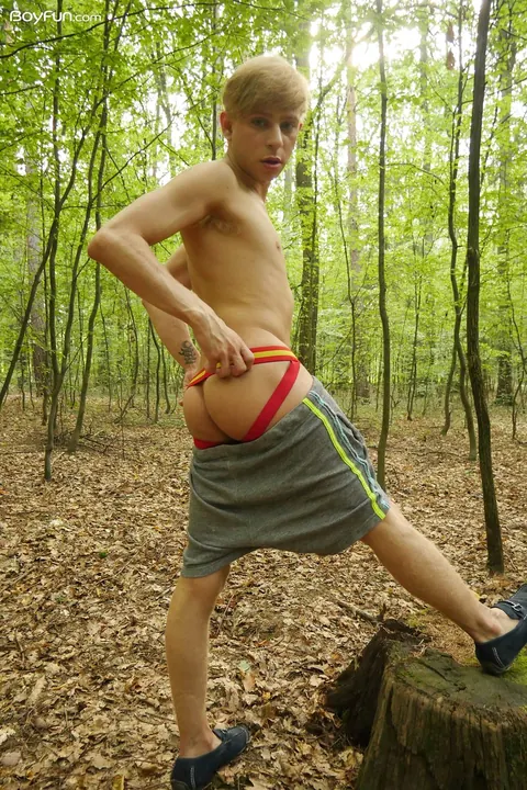 Men Strip Nude and Pose Together – photo 5 of 20