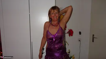 PAWG MILF Strips Out of Her Lingerie and Stockings