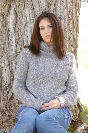 Tall Brunette PAWG in Jeans Undresses and Spreads Her Pussy Outdoors