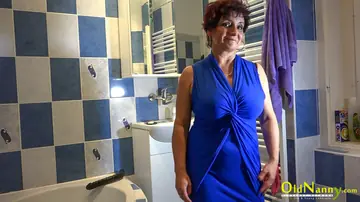 Jessica Hot – Curvy Brunette MILF with Big Tits Fingers Herself in the Bathroom