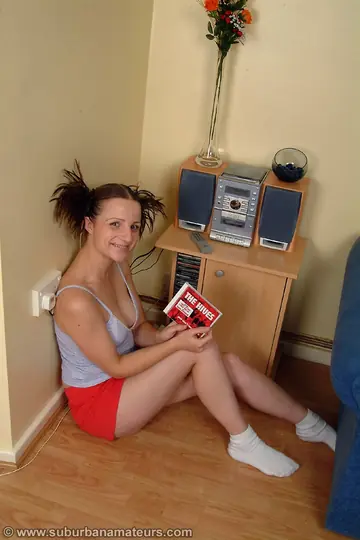British Amateur Flaunts Her Bubble Ass in Socks